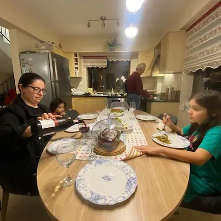 Havuzu, Plaji, Bahcesi Ve Olaganuestue Manzarasiyla… * Κας
