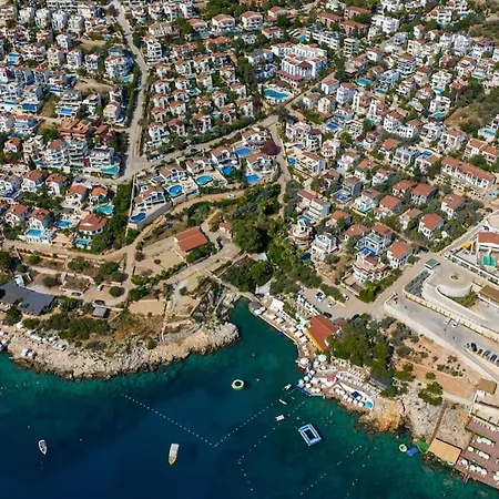 Havuzu, Plaji, Bahcesi Ve Olaganuestue Manzarasiyla… * Kas