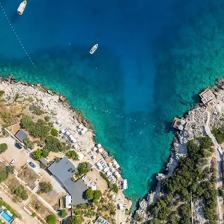 Villa Havuzu, Plaji, Bahcesi Ve Olaganuestue Manzarasiyla…