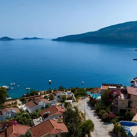 Havuzu, Plaji, Bahcesi Ve Olaganuestue Manzarasiyla… Villa *