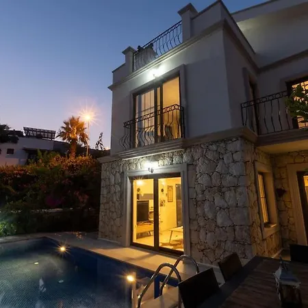 Villa Havuzu, Plaji, Bahcesi Ve Olaganuestue Manzarasiyla… Kas