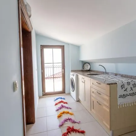 Havuzu, Plaji, Bahcesi Ve Olaganuestue Manzarasiyla… Villa *