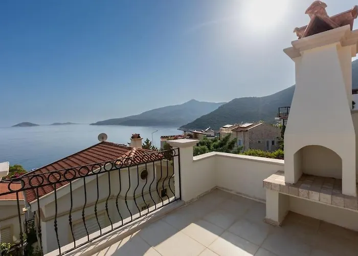 Havuzu, Plaji, Bahcesi Ve Olaganuestue Manzarasiyla… Vila Kaş